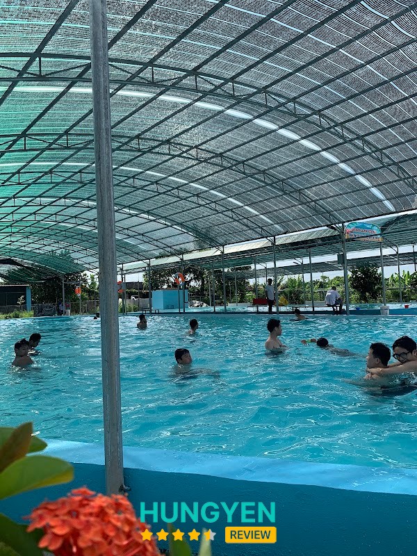 Bể bơi Loan Vương Hưng Yên