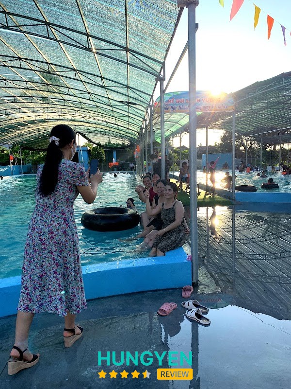 Bể bơi Loan Vương – hình ảnh 3