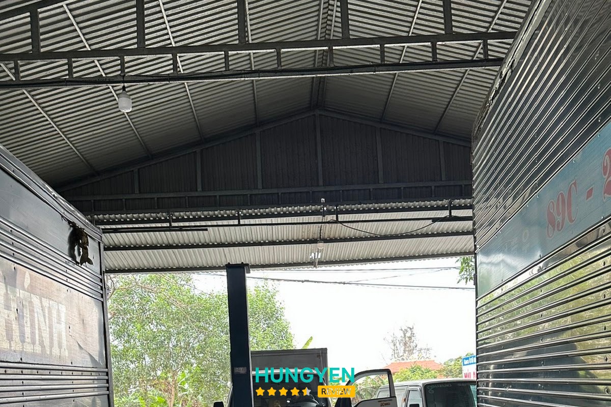Gara ô tô Hồng Tiến