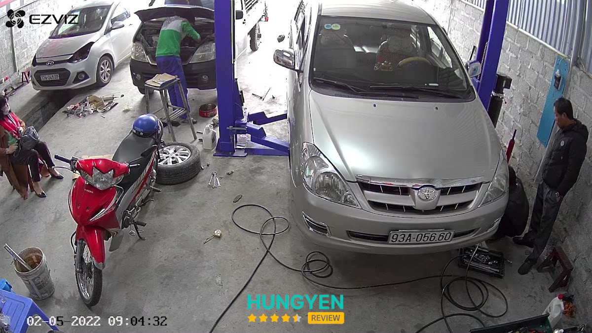 Khu vực làm việc tại Gara Ô Tô Hiển Tuyển