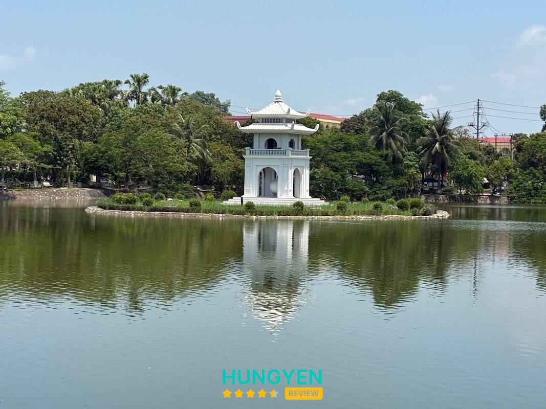 Hồ Bán Nguyệt Phố Hiến