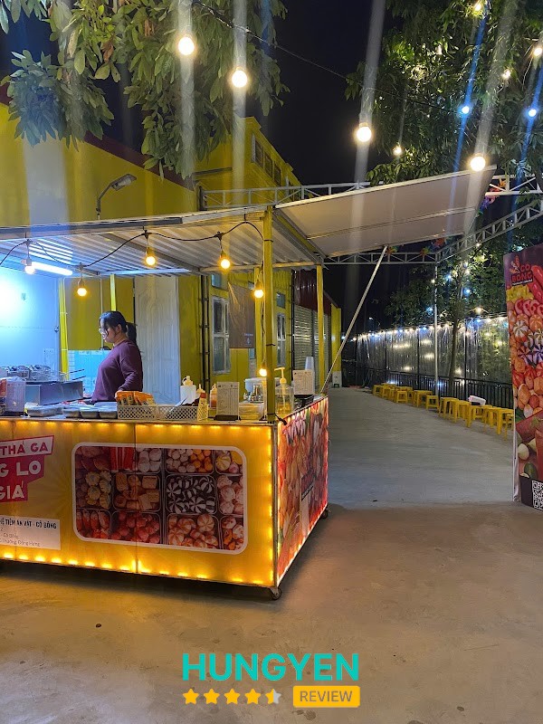 Tiệm ăn vặt Cô Bông Đông Hưng