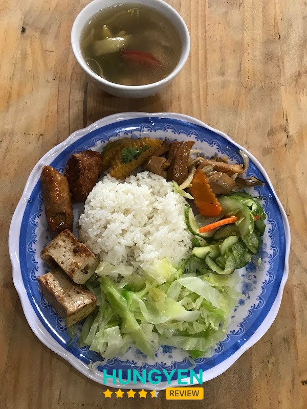 Không gian và đồ chay tại quán – hình ảnh 3