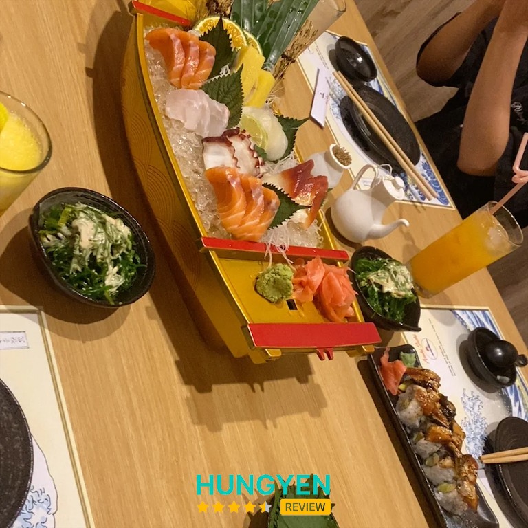 Món ăn tại Asahi sushi Thái Bình