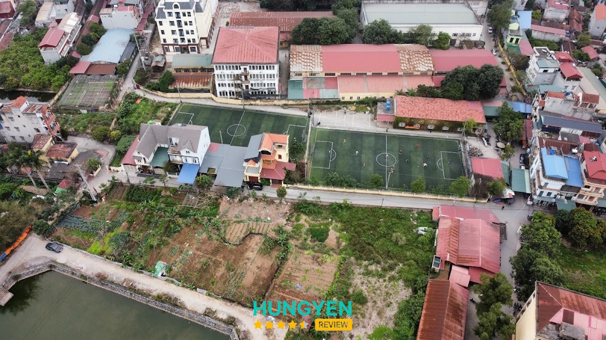 Sân bóng trường DHSPKT Hưng Yên – hình ảnh 3