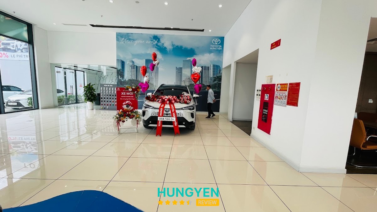 Xe trưng bày tại Toyota Hưng Yên